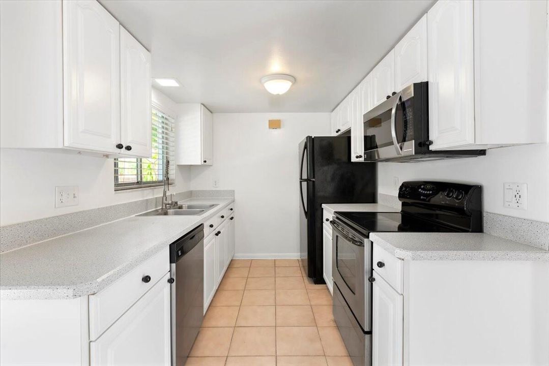 For Sale: $330,000 (3 beds, 2 baths, 1100 Square Feet)