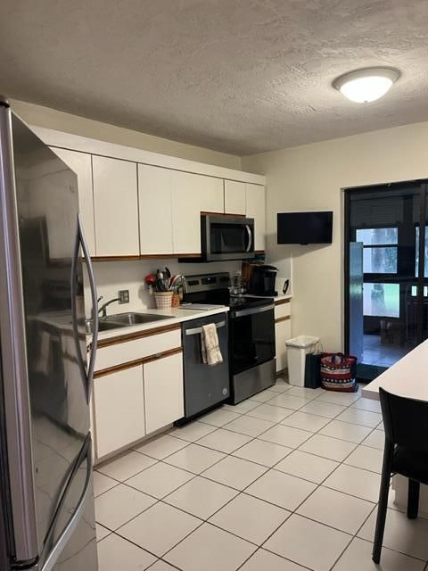 For Rent: $2,500 (2 beds, 2 baths, 1382 Square Feet)