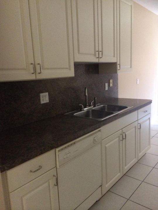 For Rent: $2,100 (3 beds, 2 baths, 1350 Square Feet)