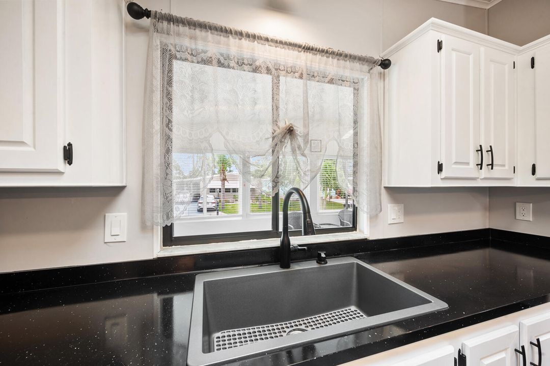 For Sale: $249,000 (2 beds, 2 baths, 1092 Square Feet)