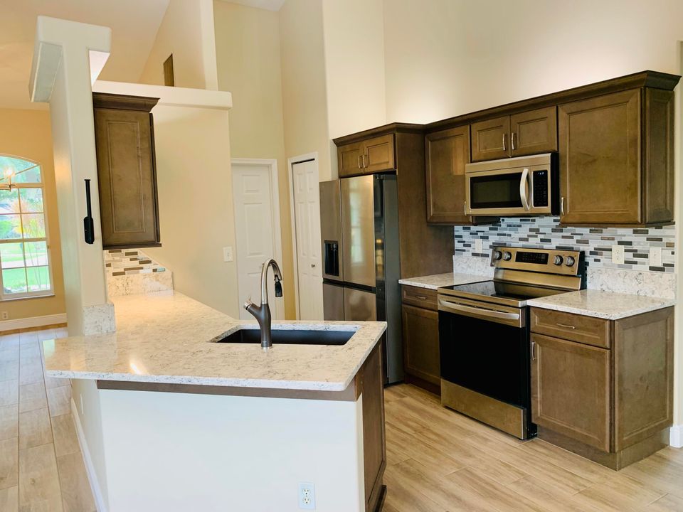 Active With Contract: $2,900 (3 beds, 2 baths, 1617 Square Feet)