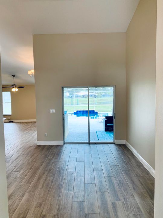 Active With Contract: $2,900 (3 beds, 2 baths, 1617 Square Feet)