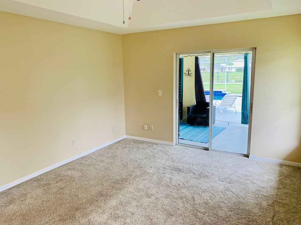 Active With Contract: $2,900 (3 beds, 2 baths, 1617 Square Feet)