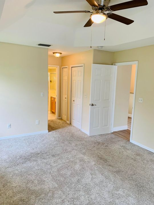 Active With Contract: $2,900 (3 beds, 2 baths, 1617 Square Feet)