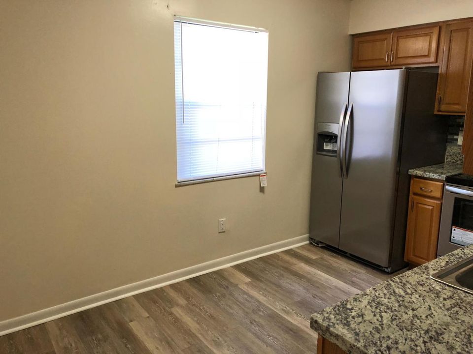 For Sale: $159,000 (2 beds, 1 baths, 1014 Square Feet)