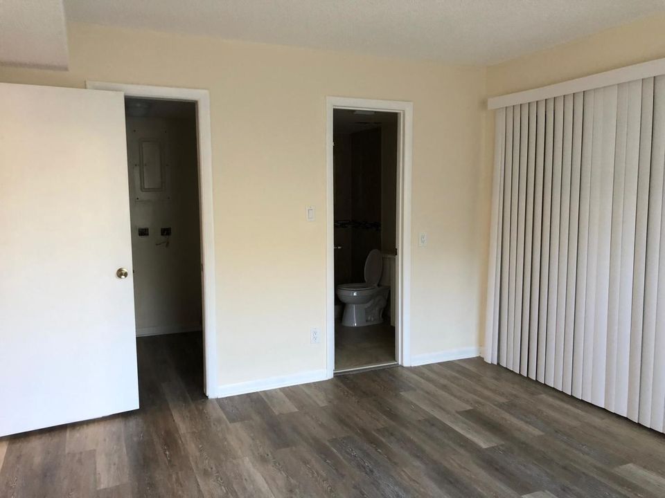 For Sale: $159,000 (2 beds, 1 baths, 1014 Square Feet)