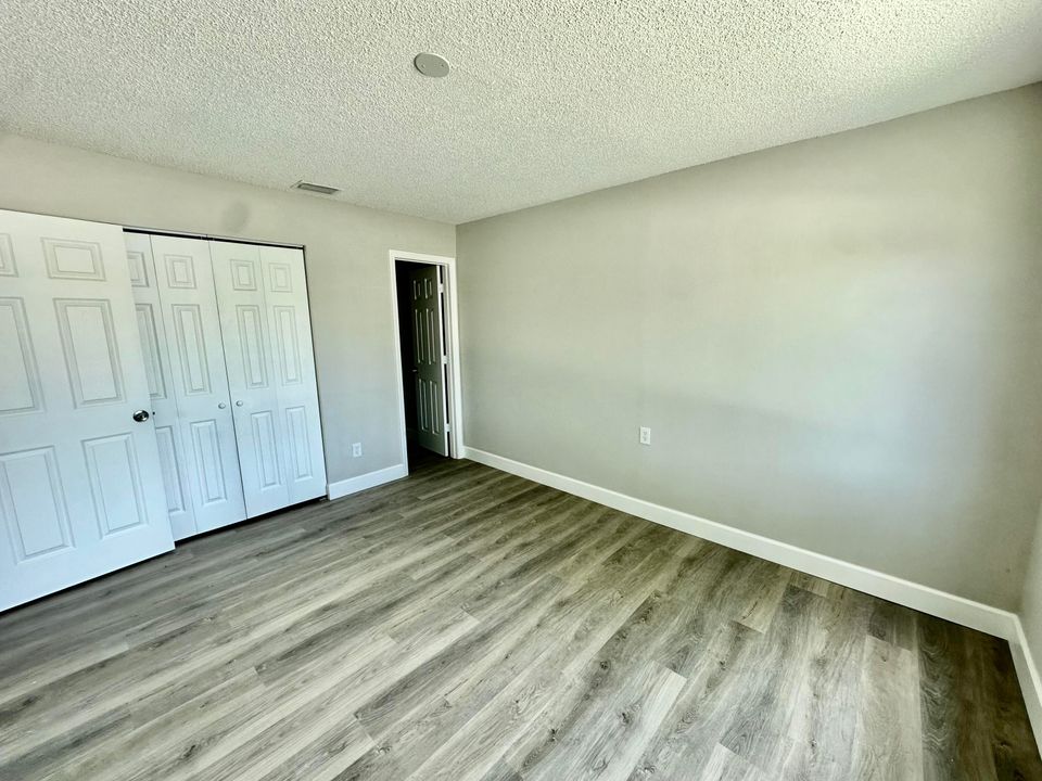 For Sale: $279,900 (3 beds, 1 baths, 1162 Square Feet)