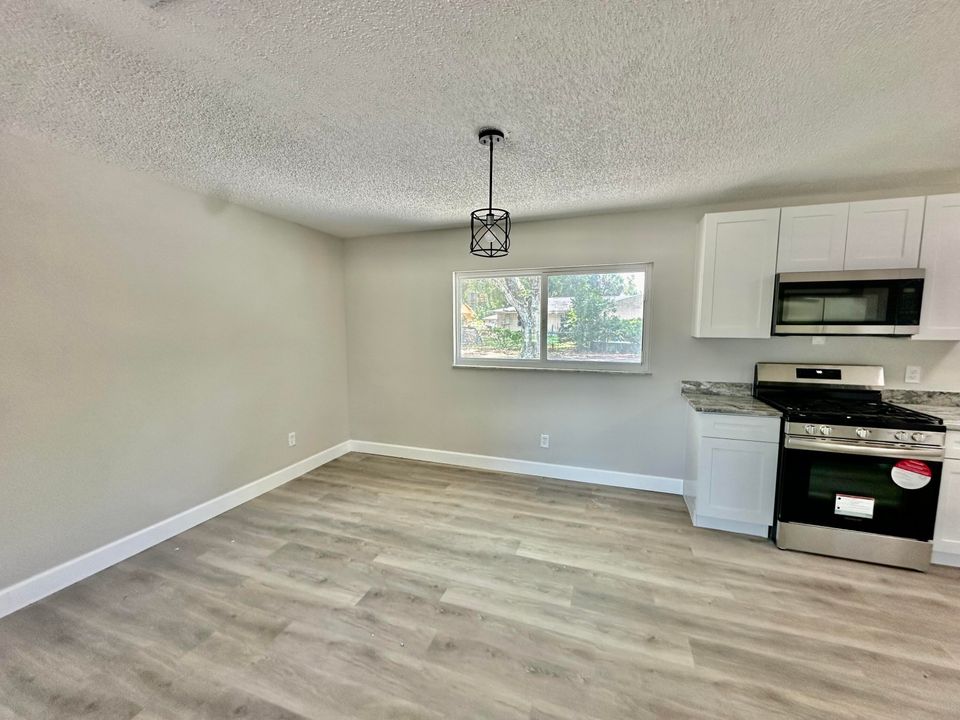 For Sale: $279,900 (3 beds, 1 baths, 1162 Square Feet)