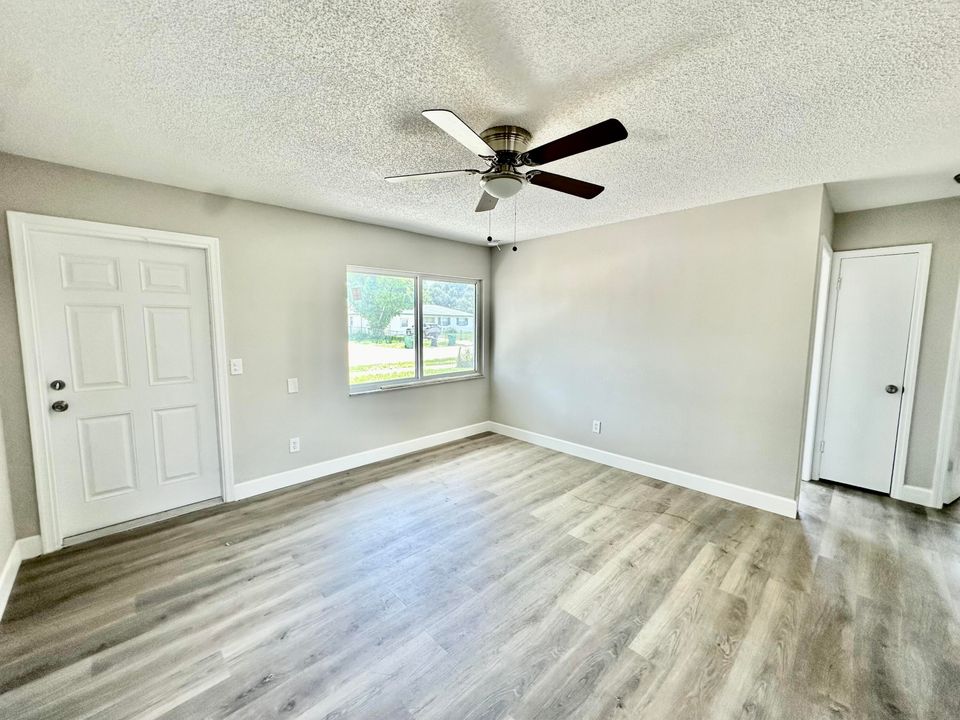 For Sale: $279,900 (3 beds, 1 baths, 1162 Square Feet)