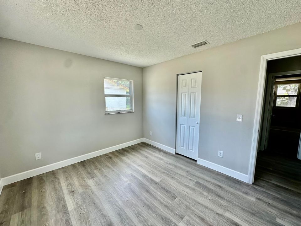 For Sale: $279,900 (3 beds, 1 baths, 1162 Square Feet)