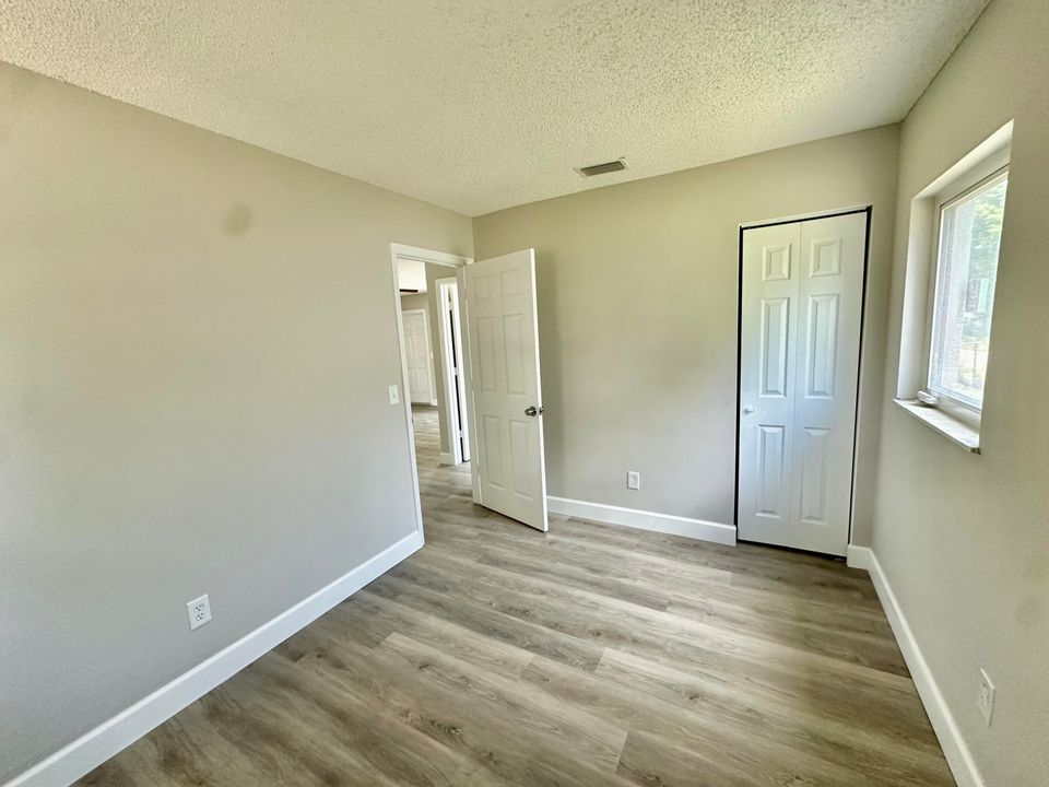 For Sale: $279,900 (3 beds, 1 baths, 1162 Square Feet)