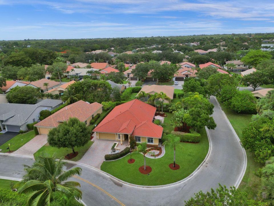 For Sale: $695,000 (4 beds, 2 baths, 2100 Square Feet)