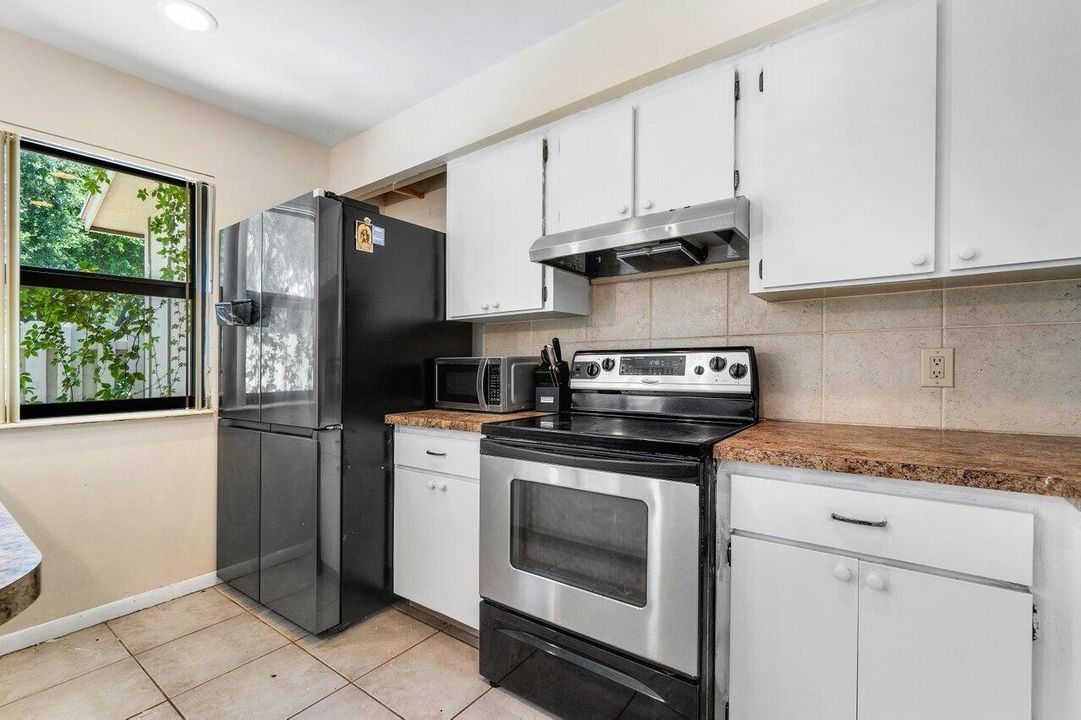 For Sale: $369,000 (3 beds, 2 baths, 1796 Square Feet)