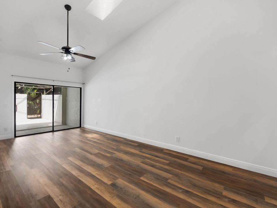 For Sale: $589,900 (2 beds, 2 baths, 1282 Square Feet)