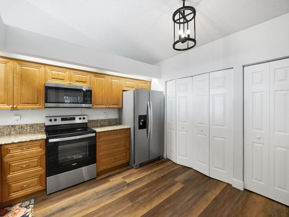 For Sale: $589,900 (2 beds, 2 baths, 1282 Square Feet)