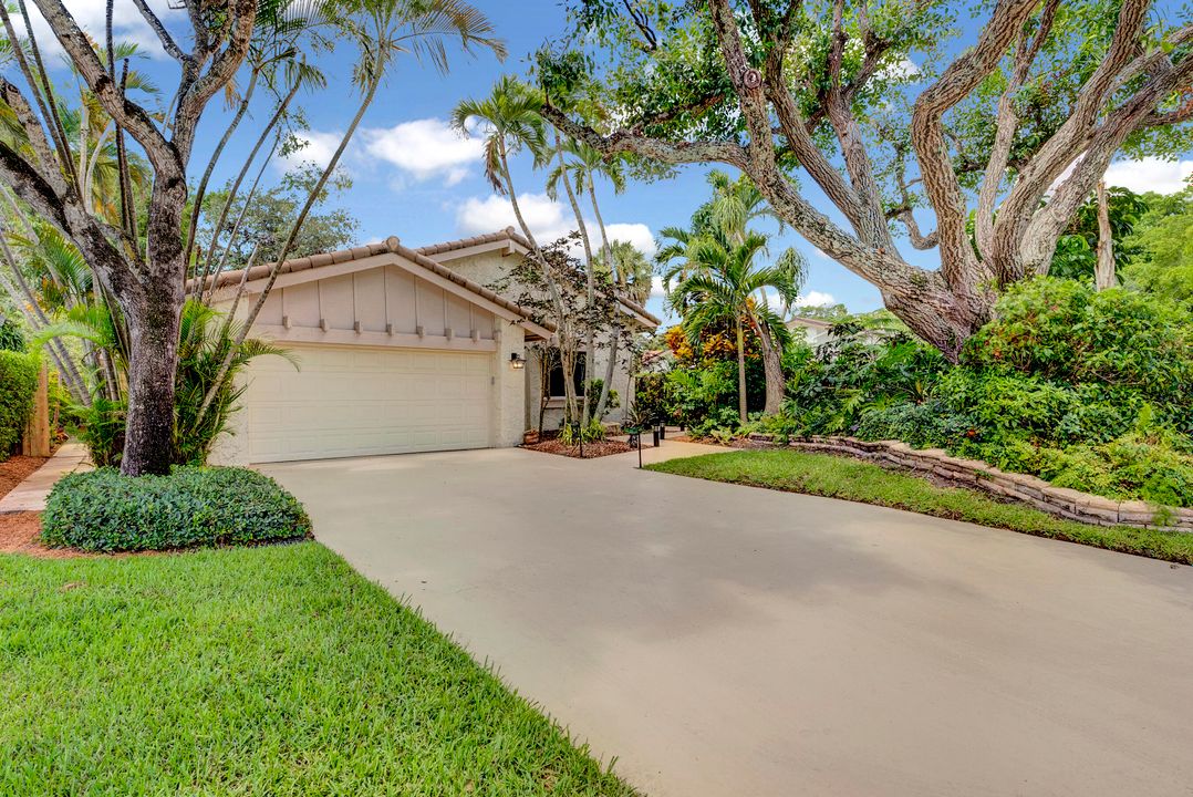 For Sale: $675,000 (3 beds, 2 baths, 1590 Square Feet)