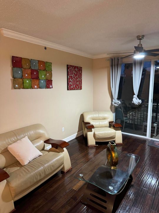 For Sale: $390,000 (2 beds, 2 baths, 1080 Square Feet)