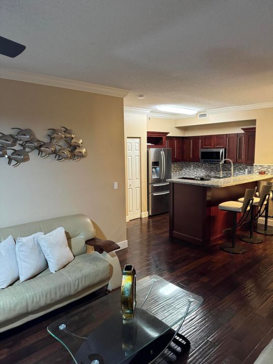 For Sale: $390,000 (2 beds, 2 baths, 1080 Square Feet)