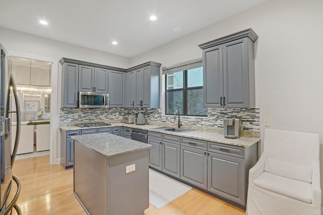 For Sale: $1,090,000 (4 beds, 4 baths, 3548 Square Feet)