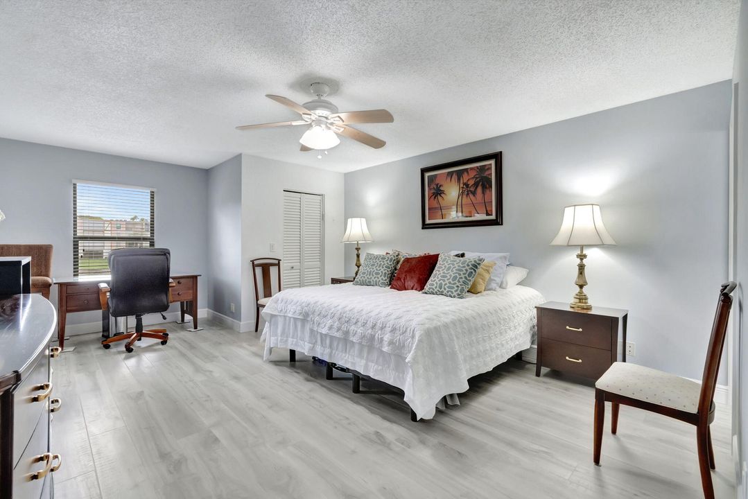 For Sale: $279,000 (2 beds, 2 baths, 1220 Square Feet)