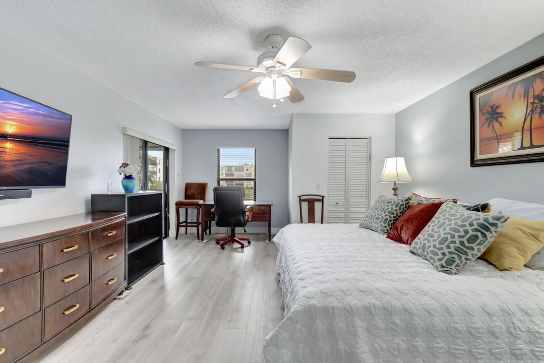 For Sale: $279,000 (2 beds, 2 baths, 1220 Square Feet)