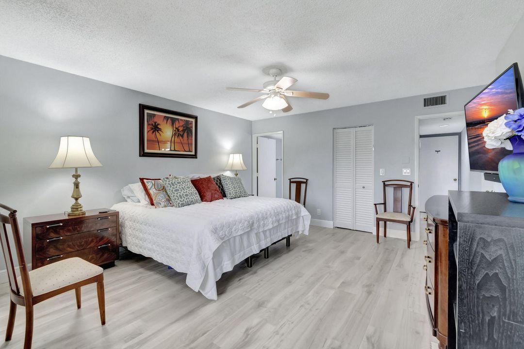 For Sale: $279,000 (2 beds, 2 baths, 1220 Square Feet)