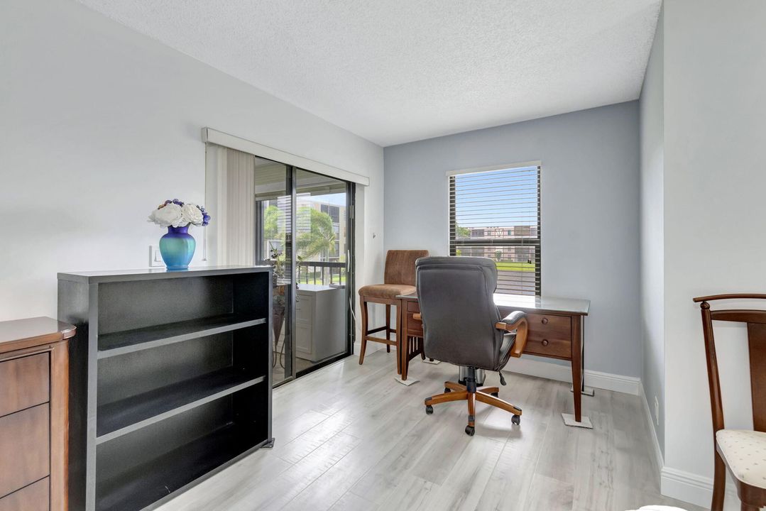 For Sale: $279,000 (2 beds, 2 baths, 1220 Square Feet)