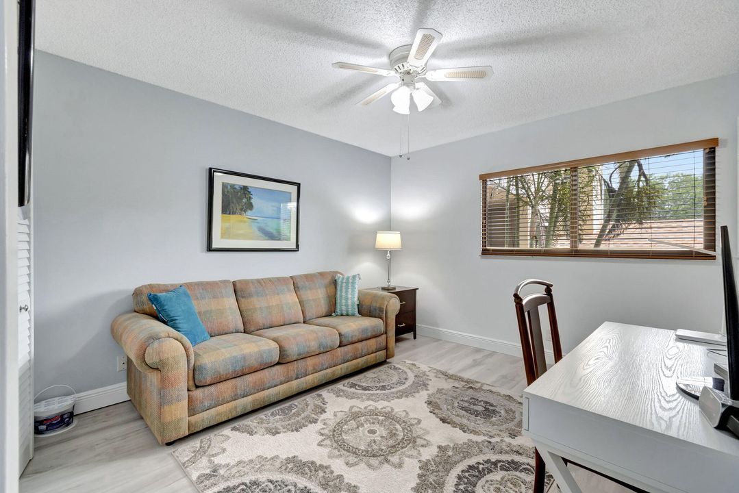 For Sale: $279,000 (2 beds, 2 baths, 1220 Square Feet)