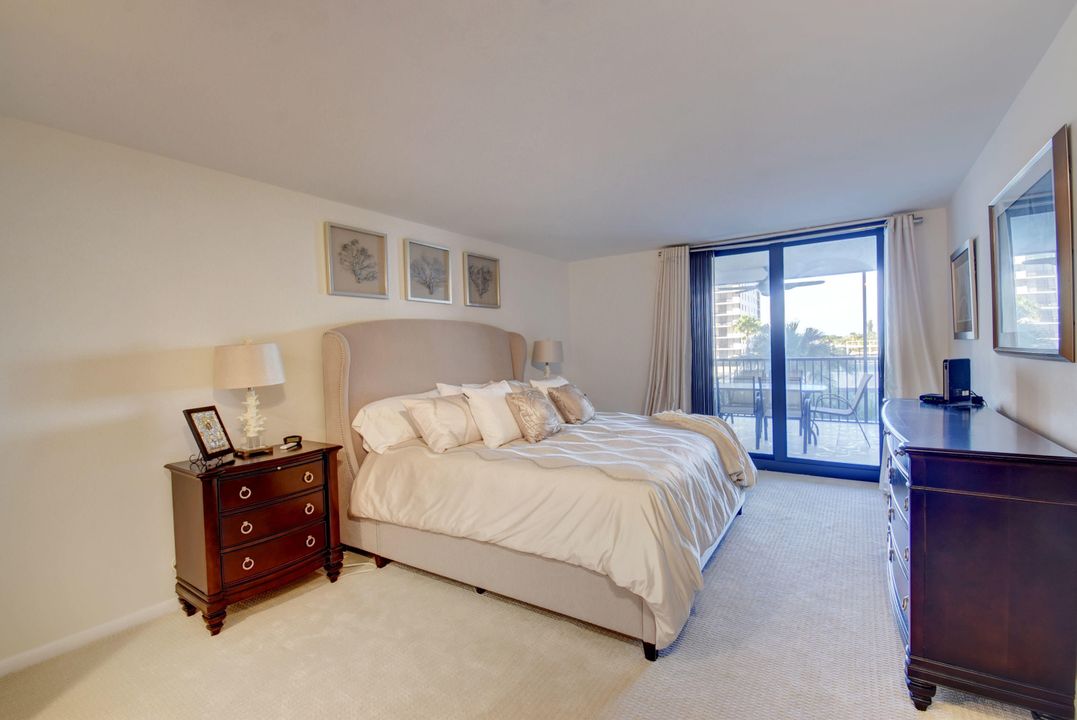 For Sale: $725,000 (2 beds, 2 baths, 1452 Square Feet)