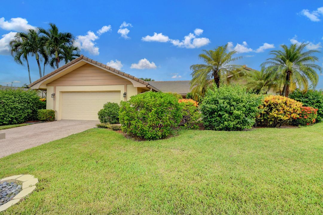 For Sale: $775,000 (3 beds, 2 baths, 1972 Square Feet)