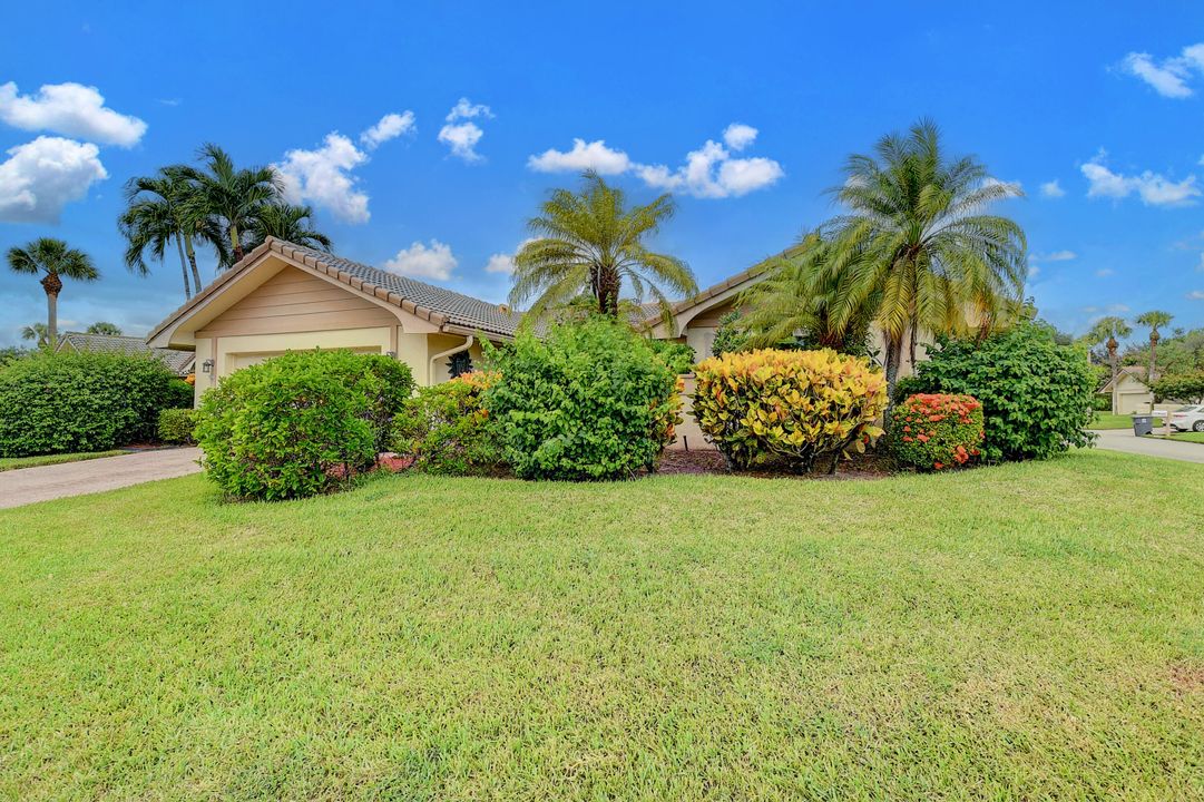 For Sale: $775,000 (3 beds, 2 baths, 1972 Square Feet)