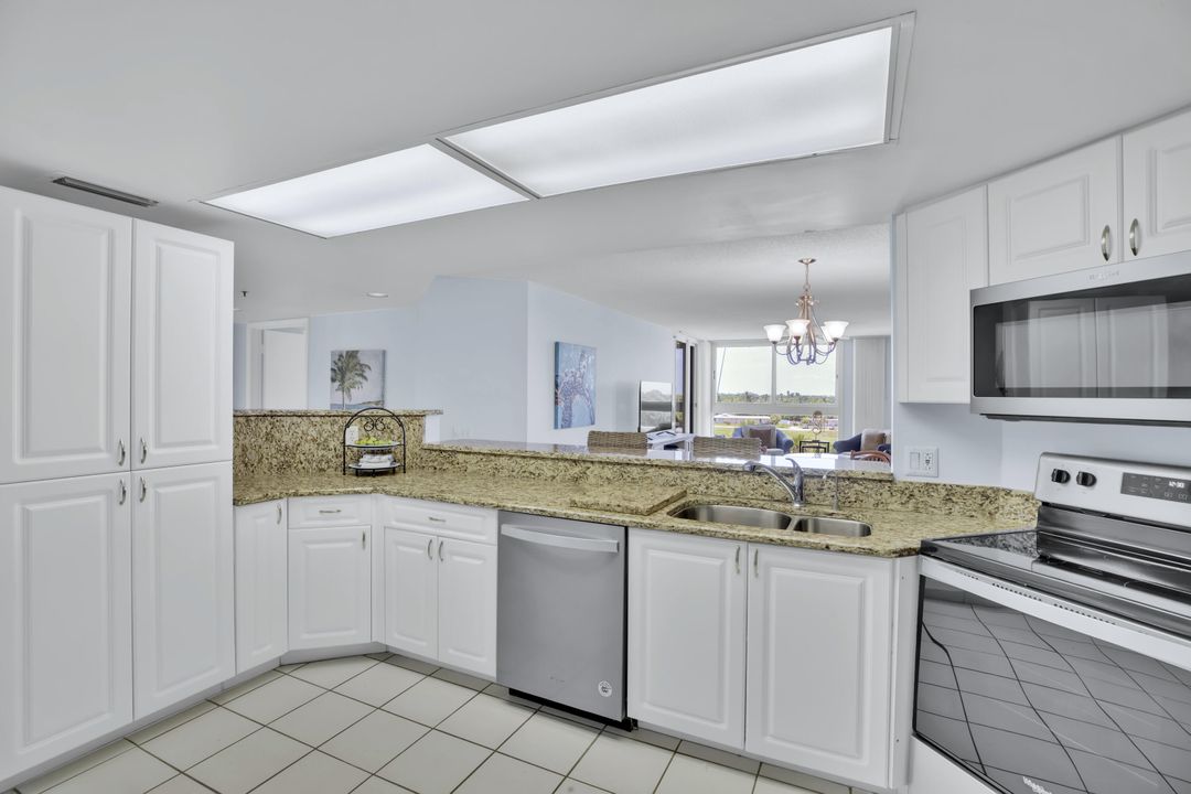 For Sale: $469,000 (2 beds, 2 baths, 1310 Square Feet)