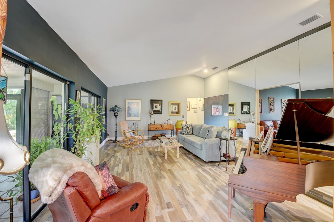 For Sale: $775,000 (3 beds, 2 baths, 1972 Square Feet)