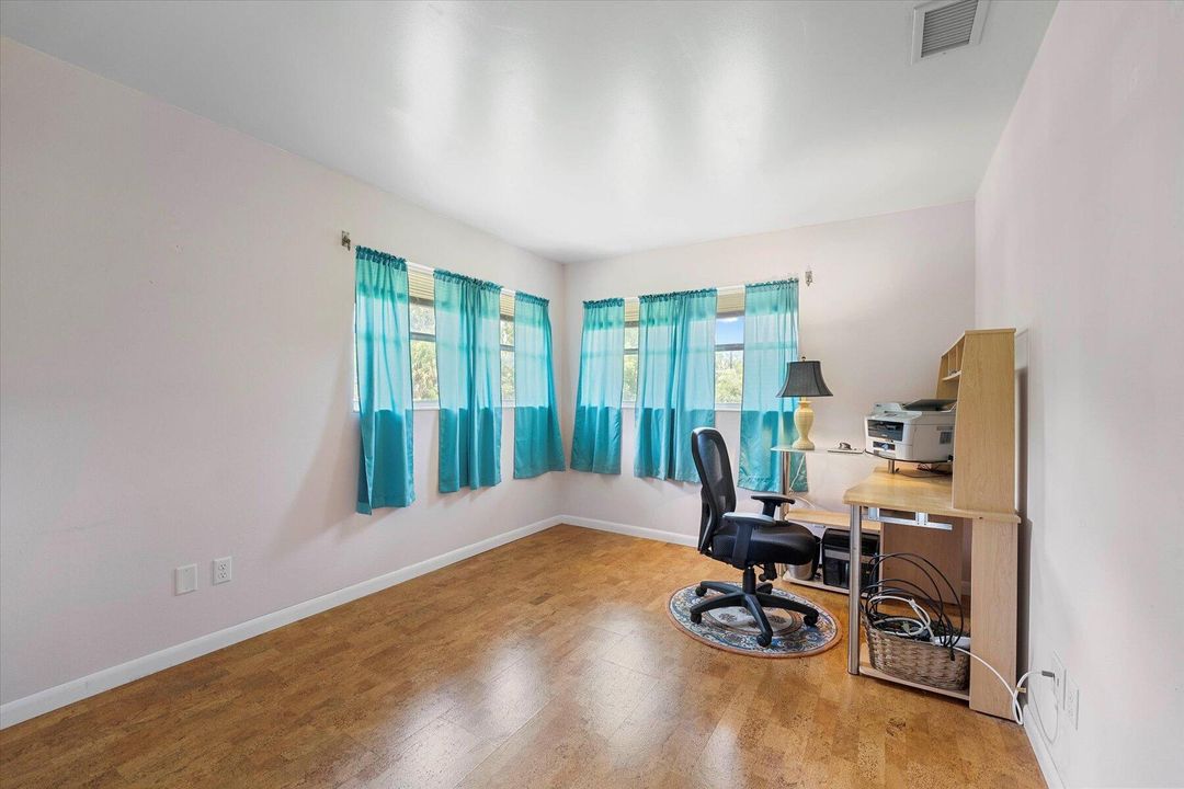 For Sale: $179,888 (2 beds, 1 baths, 837 Square Feet)