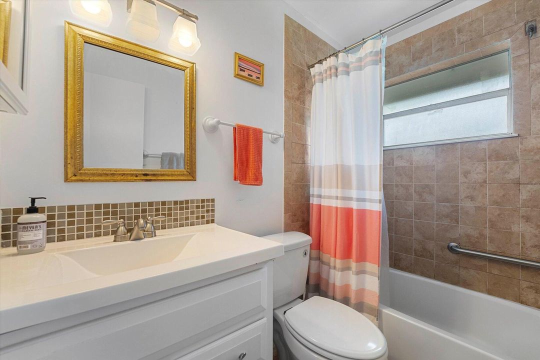 For Sale: $179,888 (2 beds, 1 baths, 837 Square Feet)