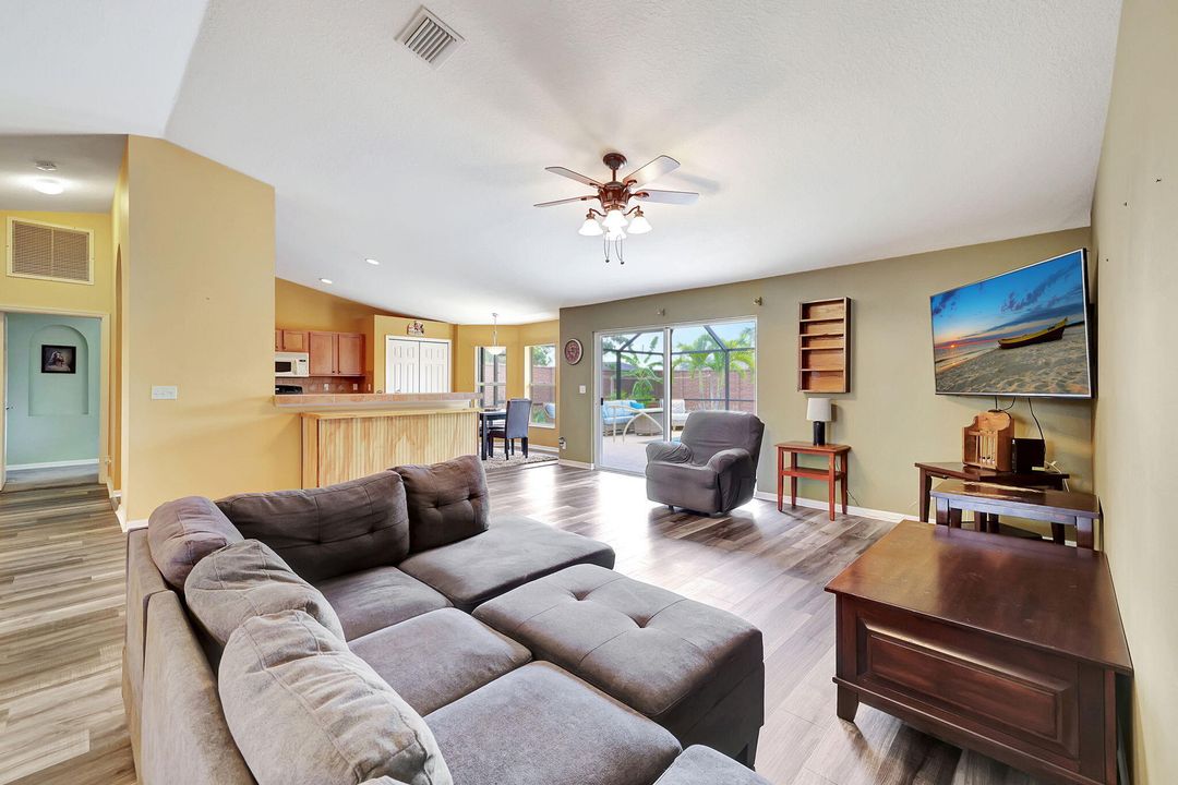 For Sale: $499,900 (3 beds, 2 baths, 1780 Square Feet)