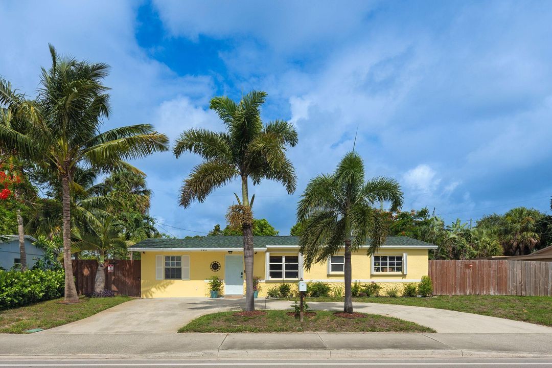 For Sale: $400,000 (4 beds, 2 baths, 1296 Square Feet)