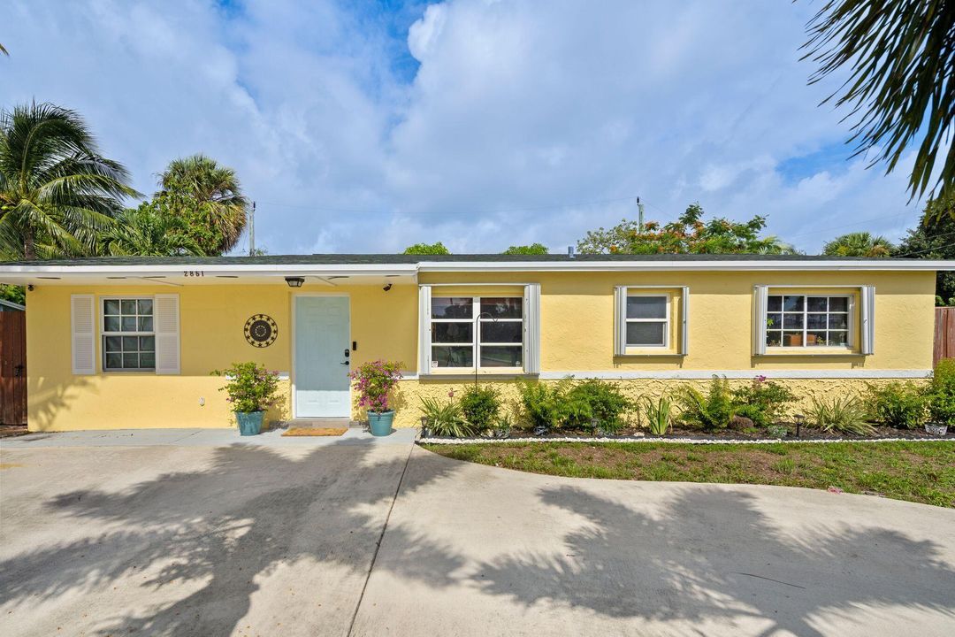 Active With Contract: $400,000 (4 beds, 2 baths, 1296 Square Feet)