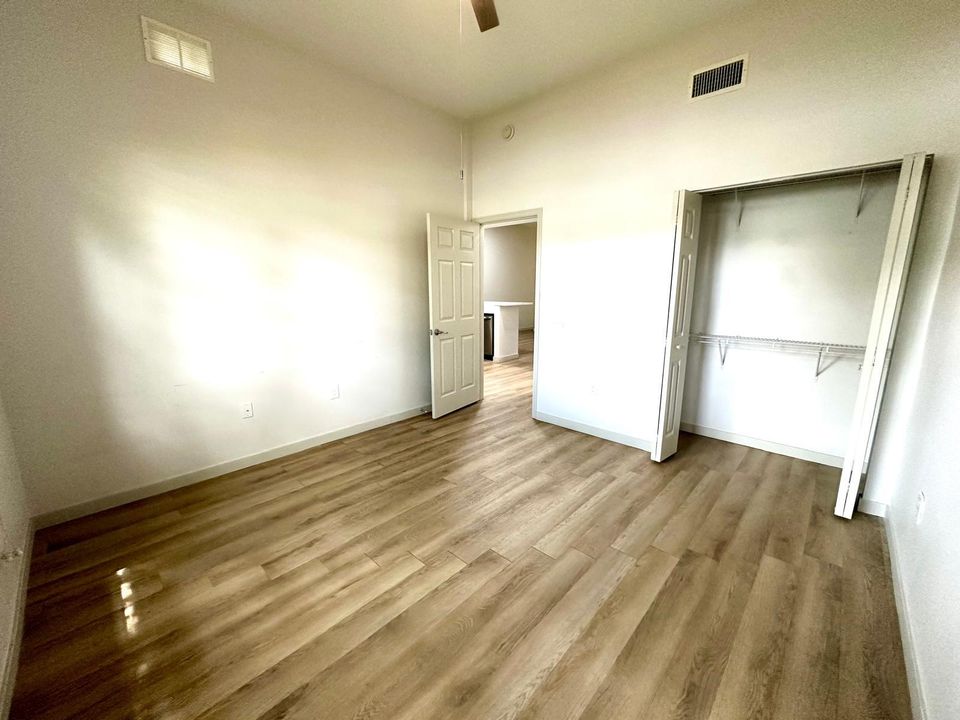 For Rent: $2,450 (2 beds, 2 baths, 1100 Square Feet)