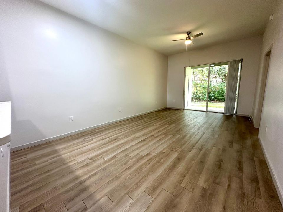 For Rent: $2,450 (2 beds, 2 baths, 1100 Square Feet)