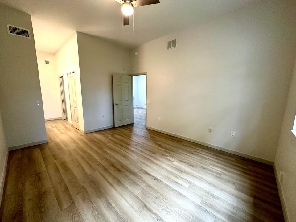 For Rent: $2,450 (2 beds, 2 baths, 1100 Square Feet)
