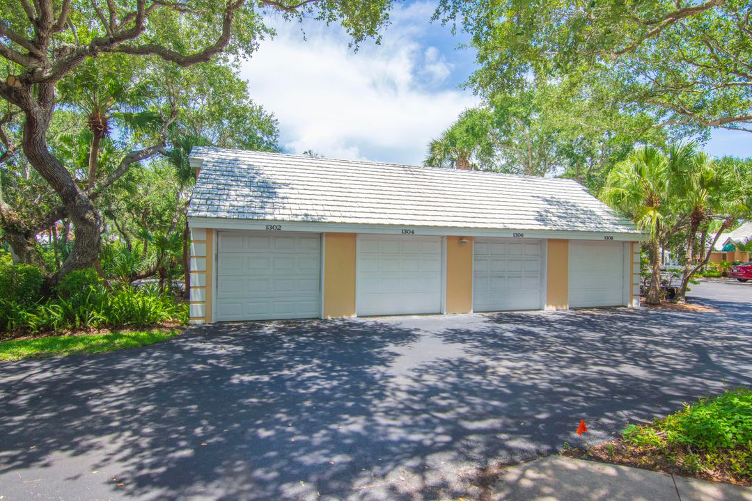 For Sale: $349,900 (2 beds, 2 baths, 1665 Square Feet)