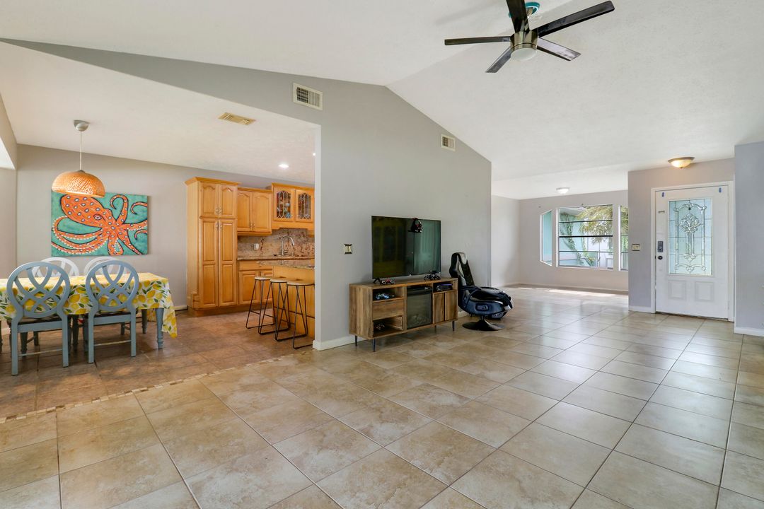 For Sale: $364,000 (3 beds, 2 baths, 1544 Square Feet)