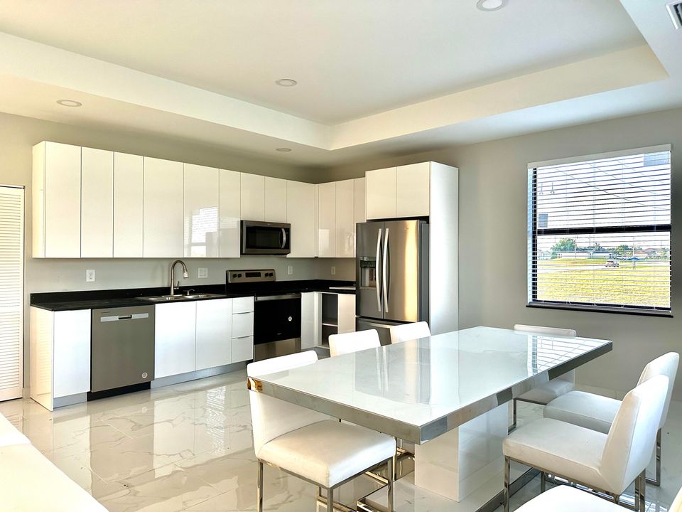 For Sale: $409,000 (2 beds, 2 baths, 1597 Square Feet)