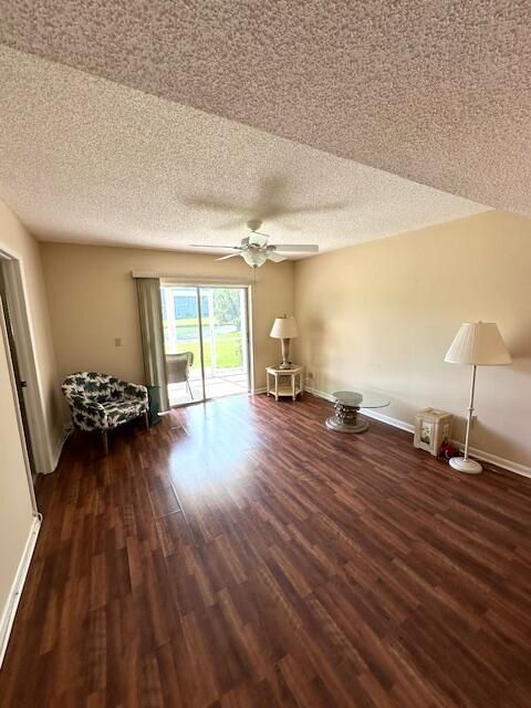 For Sale: $240,000 (2 beds, 2 baths, 891 Square Feet)
