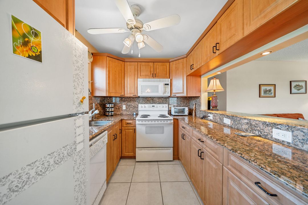 For Sale: $215,000 (2 beds, 1 baths, 1050 Square Feet)