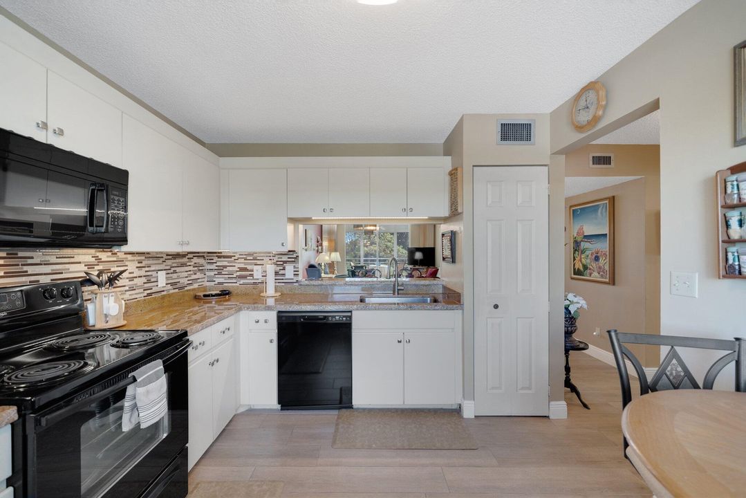 Active With Contract: $2,200 (3 beds, 2 baths, 1564 Square Feet)