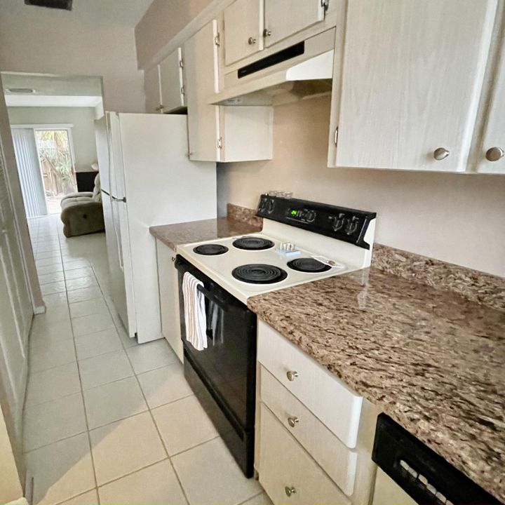 For Sale: $280,000 (2 beds, 1 baths, 1024 Square Feet)