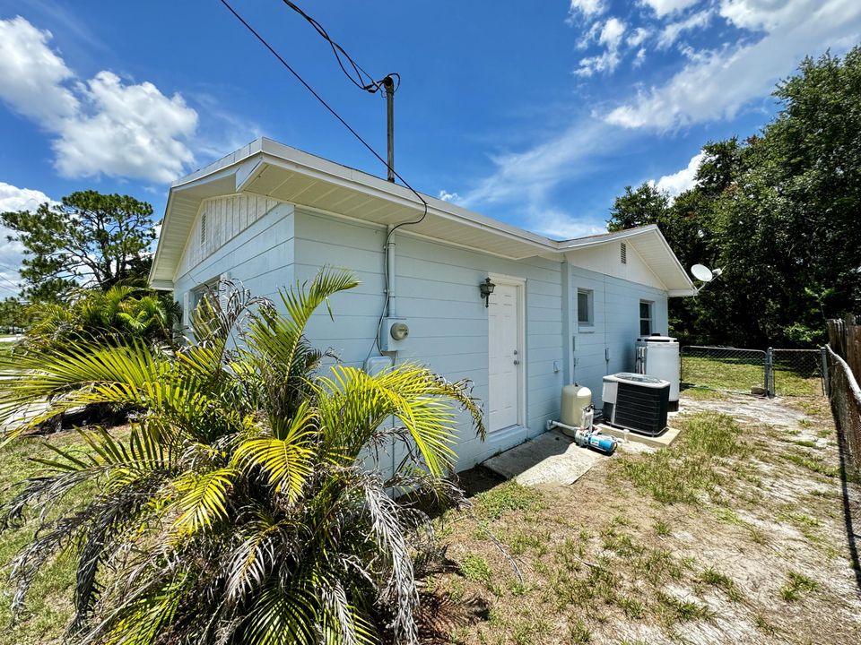 For Sale: $225,000 (2 beds, 2 baths, 1116 Square Feet)