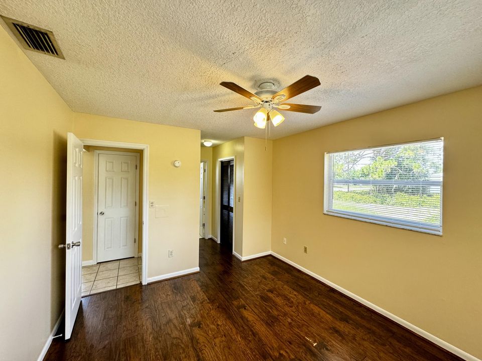 For Sale: $225,000 (2 beds, 2 baths, 1116 Square Feet)